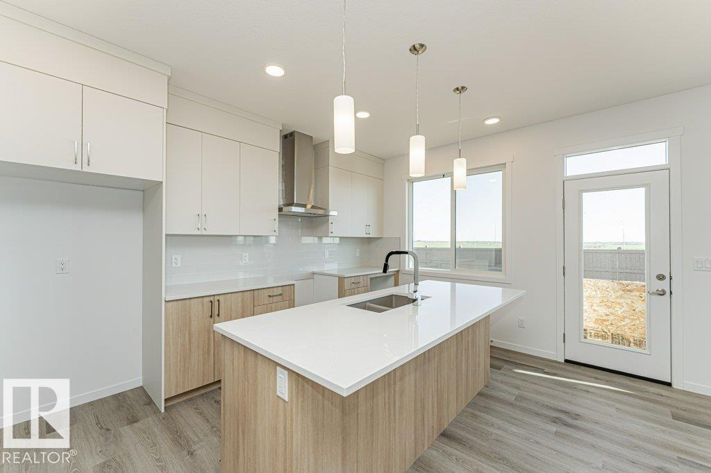 6298 180 Av Nw, Edmonton, Alberta  T5Y 4L8 - Photo 3 - E4480195