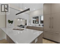 312 342 MOUNTAIN HIGHWAY, North Vancouver, British Columbia