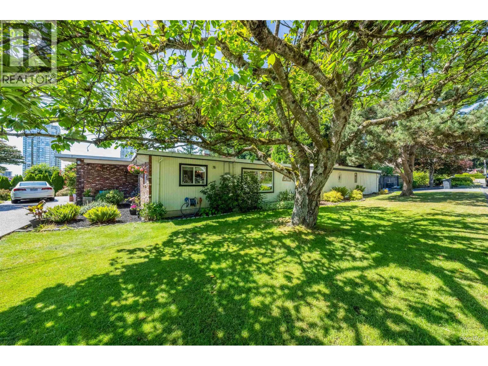 529 Appian Way, Coquitlam, British Columbia  V3J 2A6 - Photo 2 - R3136186