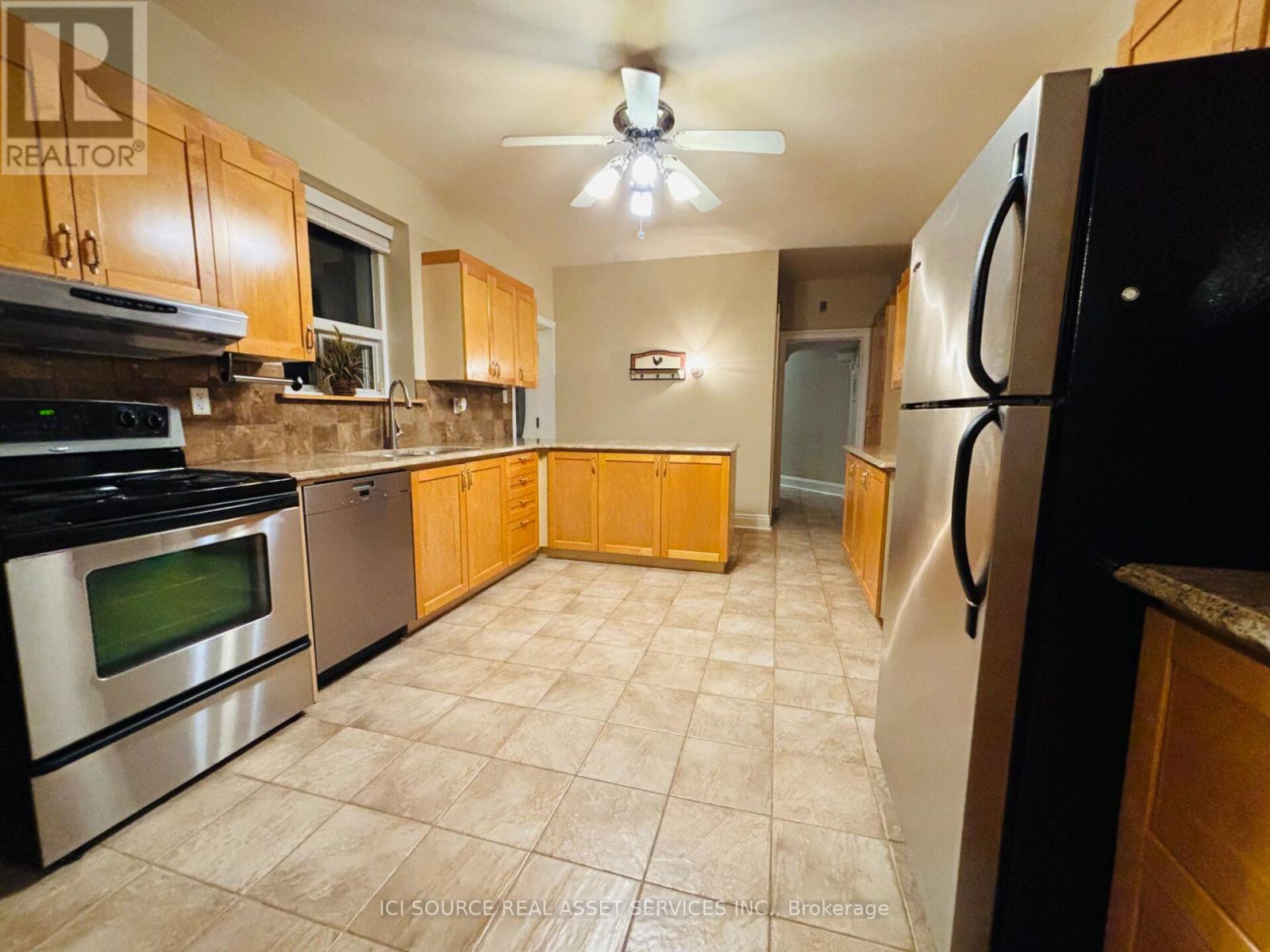 12 Iondale Place, Toronto, Ontario  M1K 3B2 - Photo 3 - E13441510