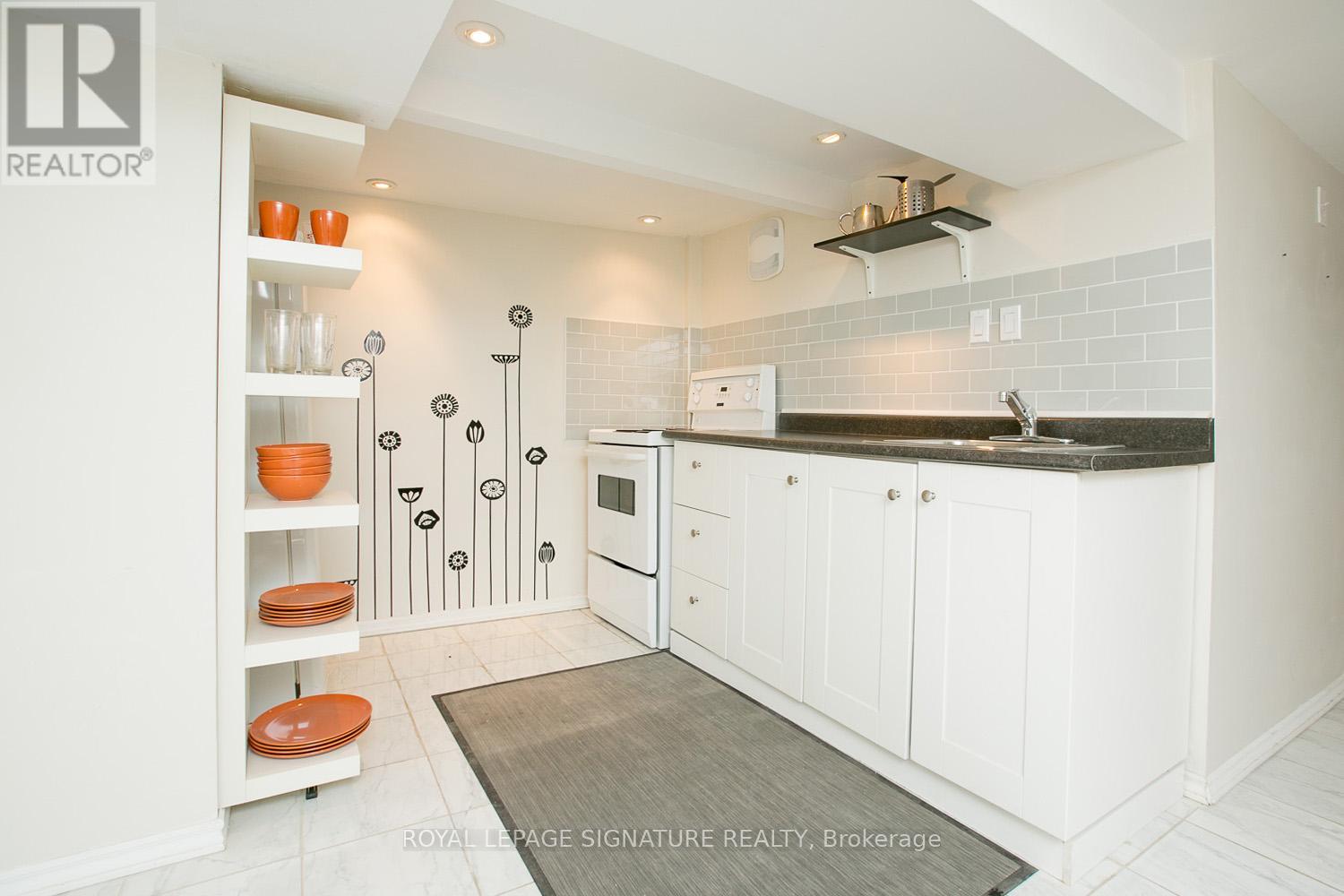 349 Main Street, Toronto, Ontario  M4C 4X6 - Photo 2 - E13448410