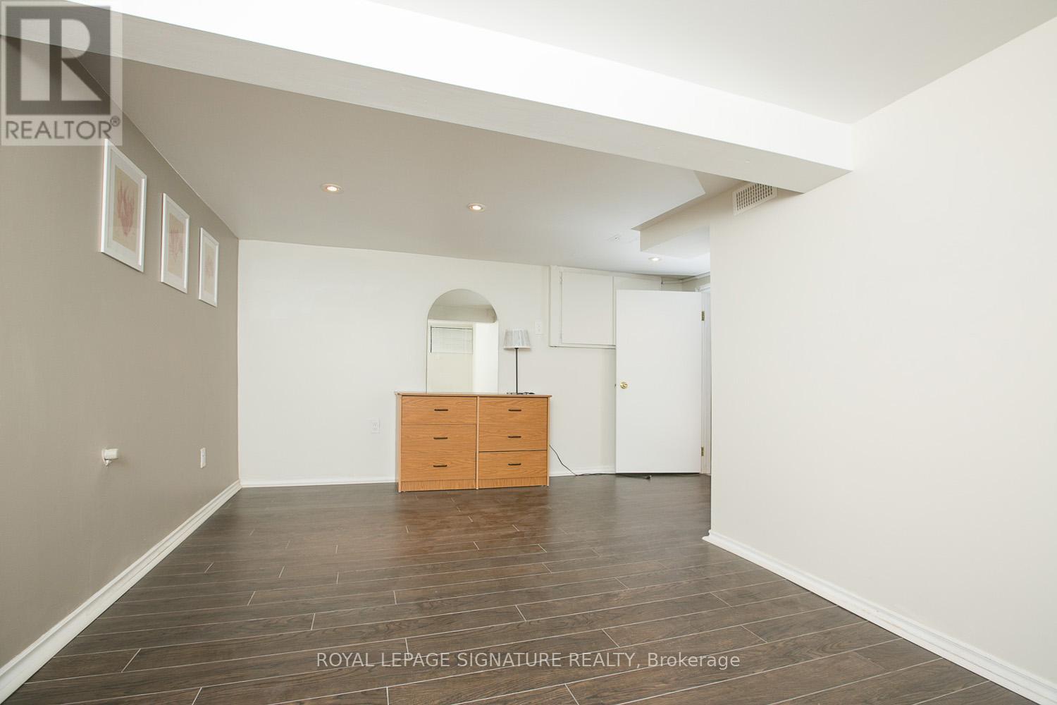 349 Main Street, Toronto, Ontario  M4C 4X6 - Photo 5 - E13448410