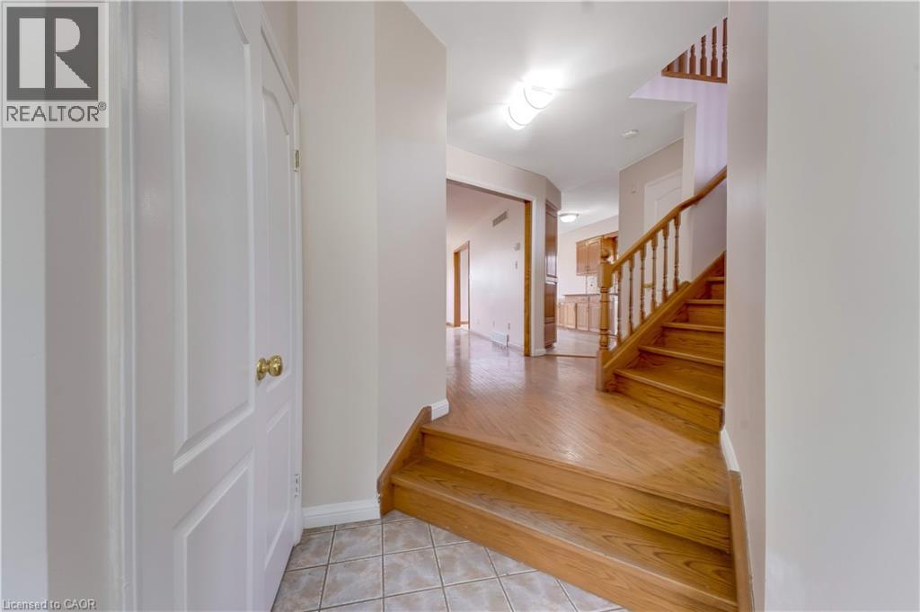213 Grey Fox Drive, Kitchener, Ontario  N2E 3N7 - Photo 3 - 40838375