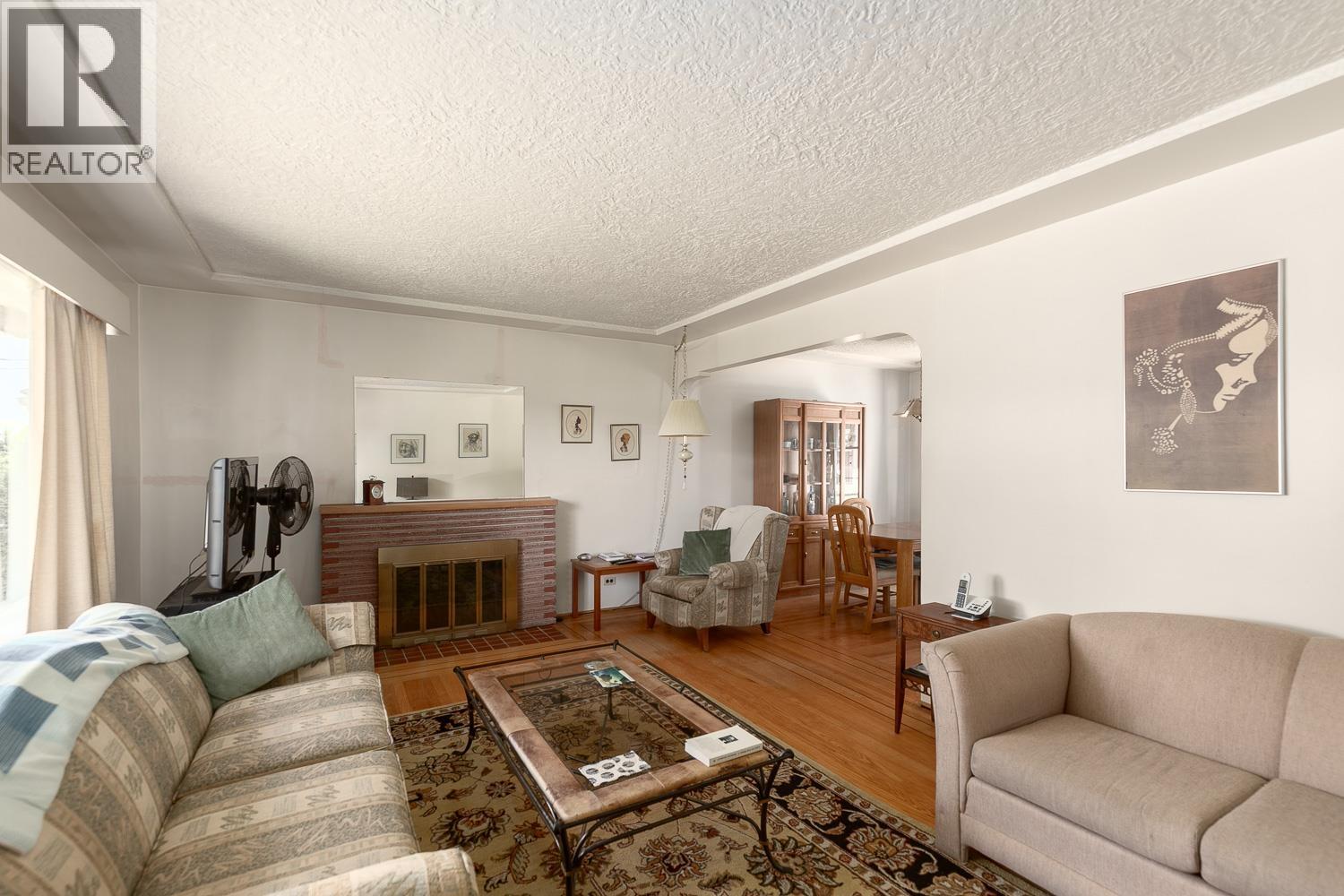 7759 14th Avenue, Burnaby, British Columbia  V3N 2A8 - Photo 3 - R3136118