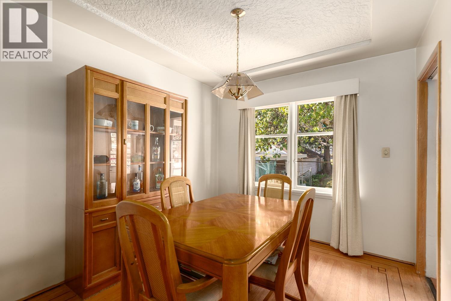 7759 14th Avenue, Burnaby, British Columbia  V3N 2A8 - Photo 6 - R3136118