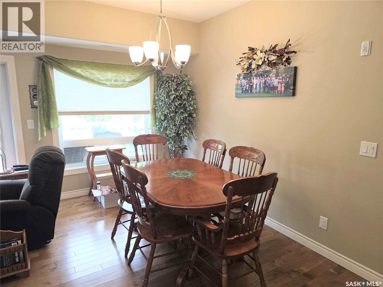 203 510 4th Avenue, Rosthern, Saskatchewan S0K 3R0 - Photo 4 - SK039488