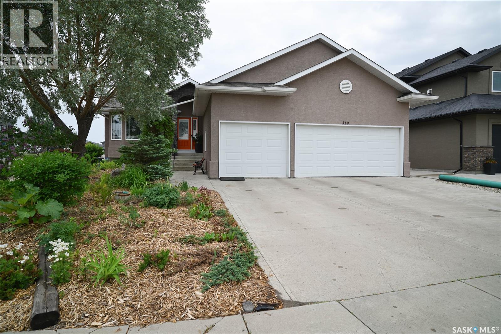319 Stefaniuk Crescent, Saskatoon, Saskatchewan  S7H 0H6 - Photo 1 - SK039444