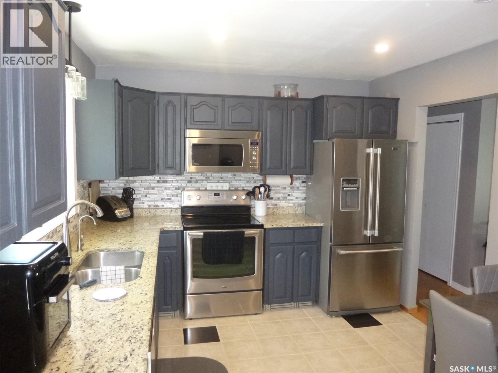 4227 Castle Road, Regina, Saskatchewan  S4S 4N4 - Photo 6 - SK039452