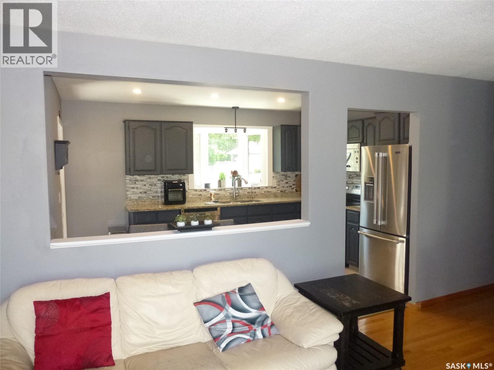 4227 Castle Road, Regina, Saskatchewan  S4S 4N4 - Photo 10 - SK039452