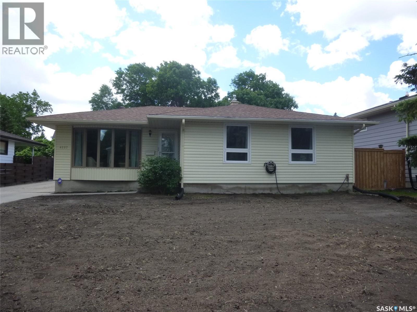 4227 Castle Road, Regina, Saskatchewan  S4S 4N4 - Photo 2 - SK039452