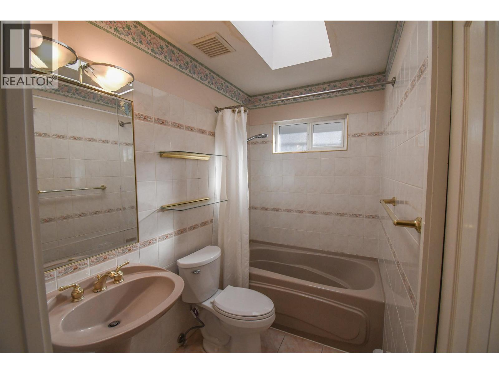 7546 12th Avenue, Burnaby, British Columbia  V3N 2K1 - Photo 7 - R3103900