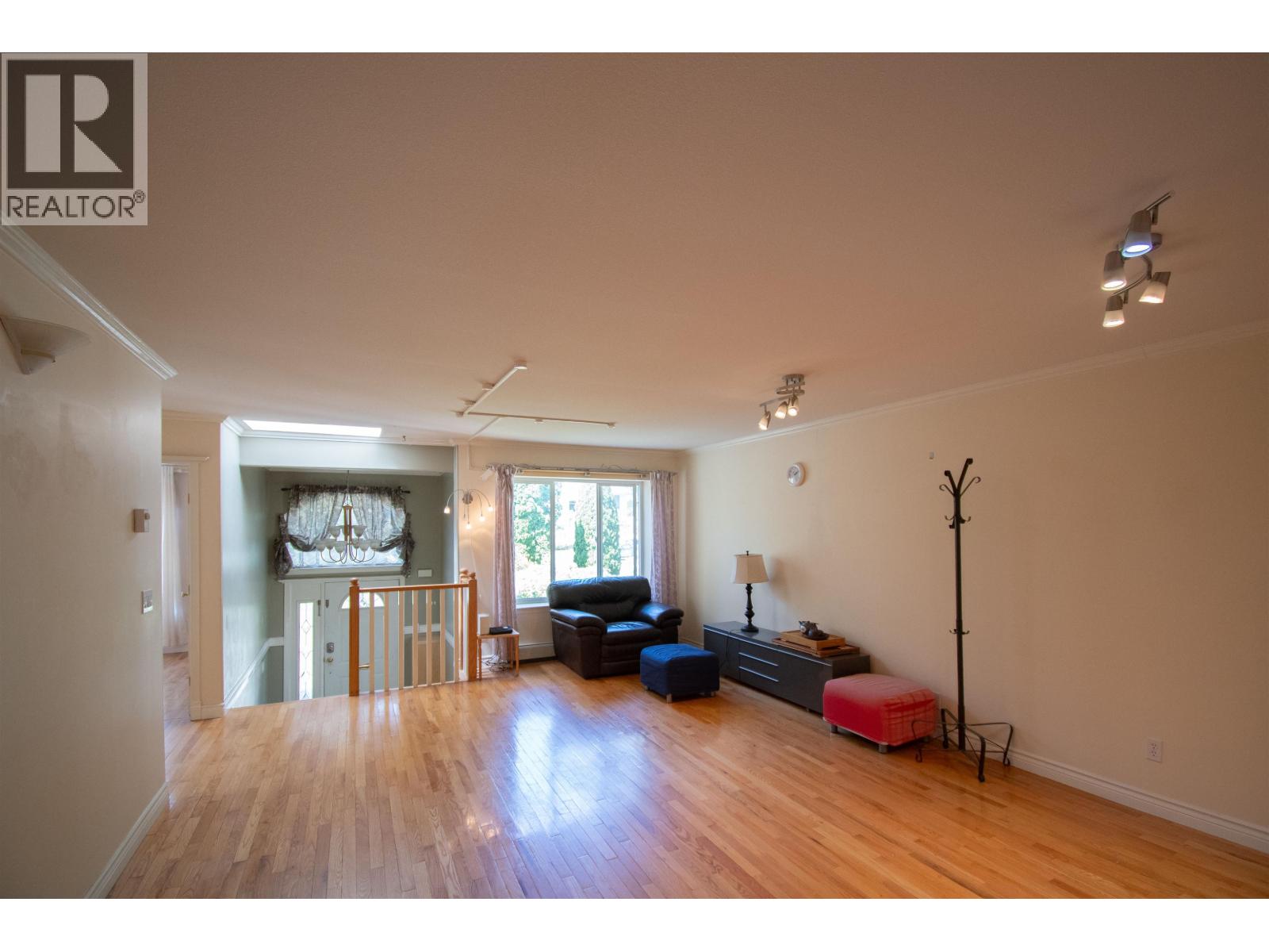 7546 12th Avenue, Burnaby, British Columbia  V3N 2K1 - Photo 5 - R3103900