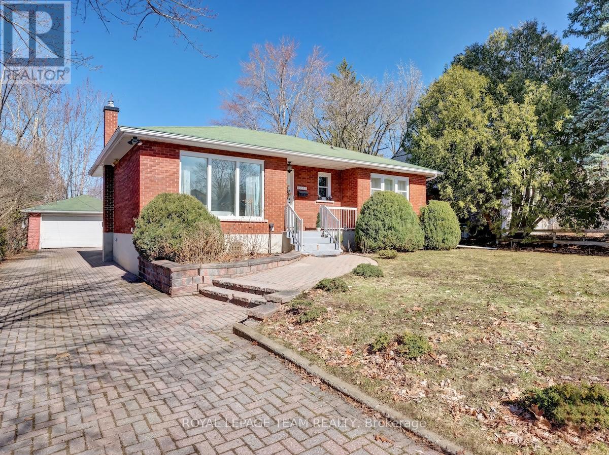 <h3>$3,200 Monthly</h3><p>1233 Cheverton Avenue, Ottawa, Ontario</p>