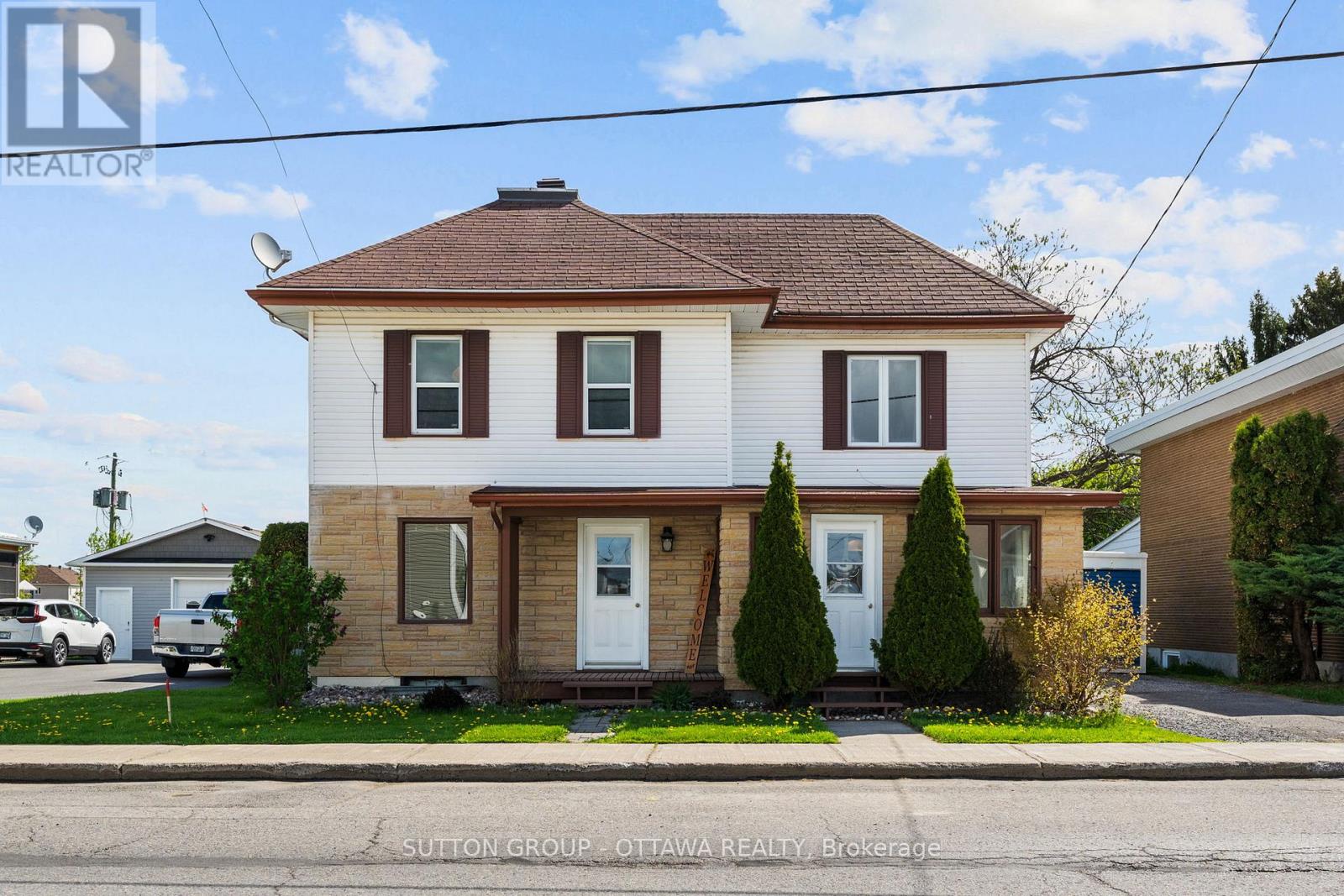 <h3>$499,000</h3><p>1231 St Augustin Road, Russell, Ontario</p>