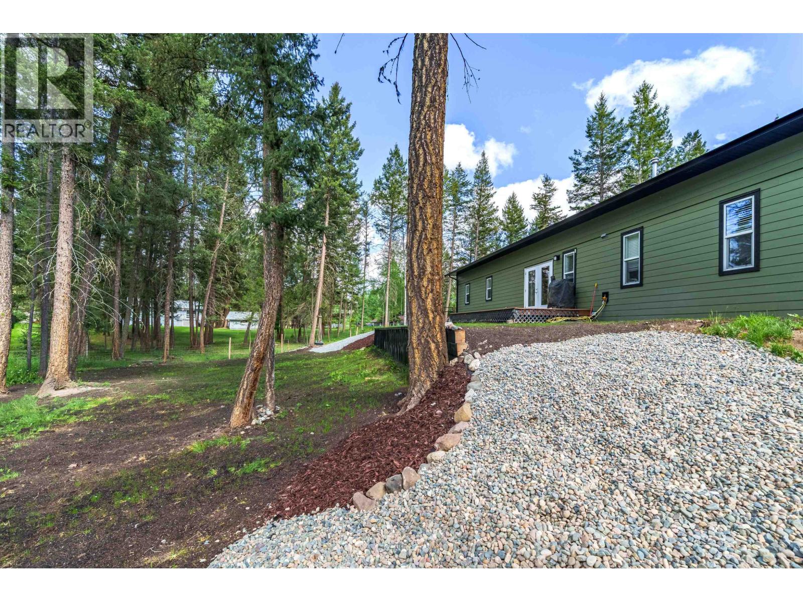 5065 Kinncum Road, 108 Mile Ranch, British Columbia  V0K 2Z0 - Photo 32 - R3136262