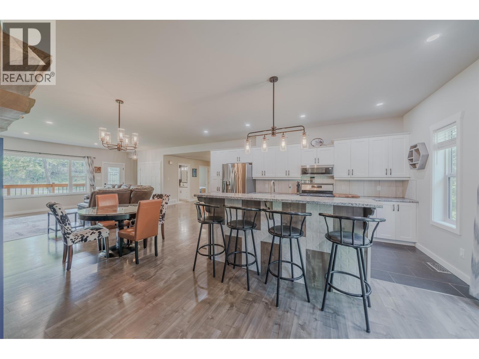 5065 Kinncum Road, 108 Mile Ranch, British Columbia  V0K 2Z0 - Photo 4 - R3136262