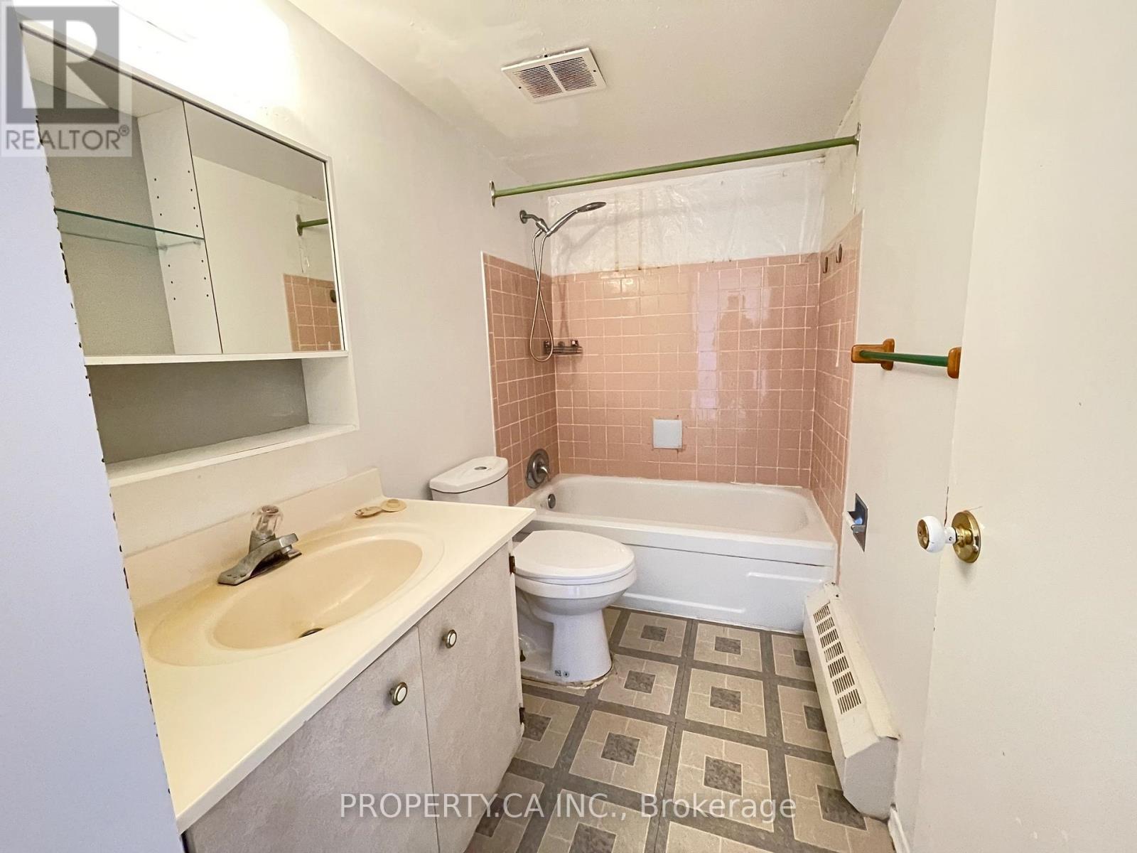 1904 - 2050 Bridletowne Circle, Toronto, Ontario  M1W 2V5 - Photo 7 - E13448432