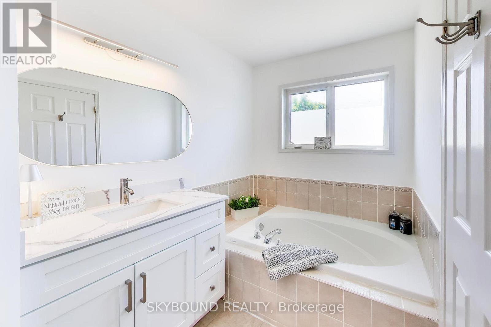 3890 Mcdowell Drive, Mississauga, Ontario  L5M 6P2 - Photo 20 - W13448446