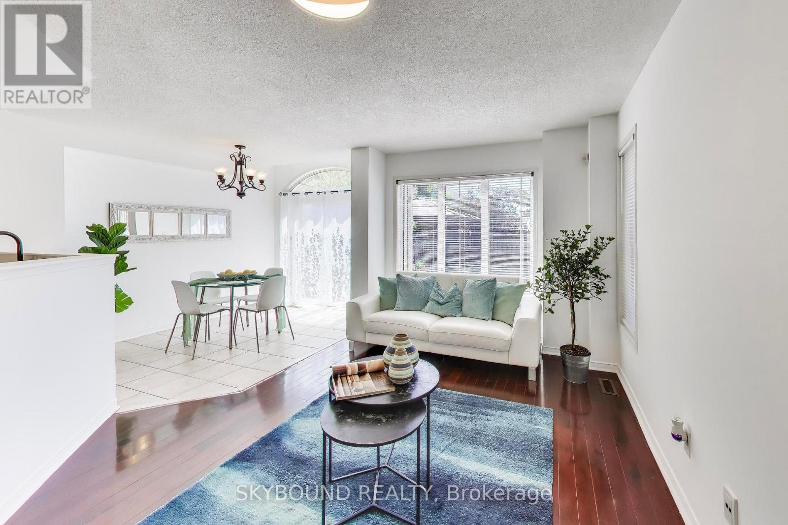 3890 Mcdowell Drive, Mississauga, Ontario  L5M 6P2 - Photo 5 - W13448446