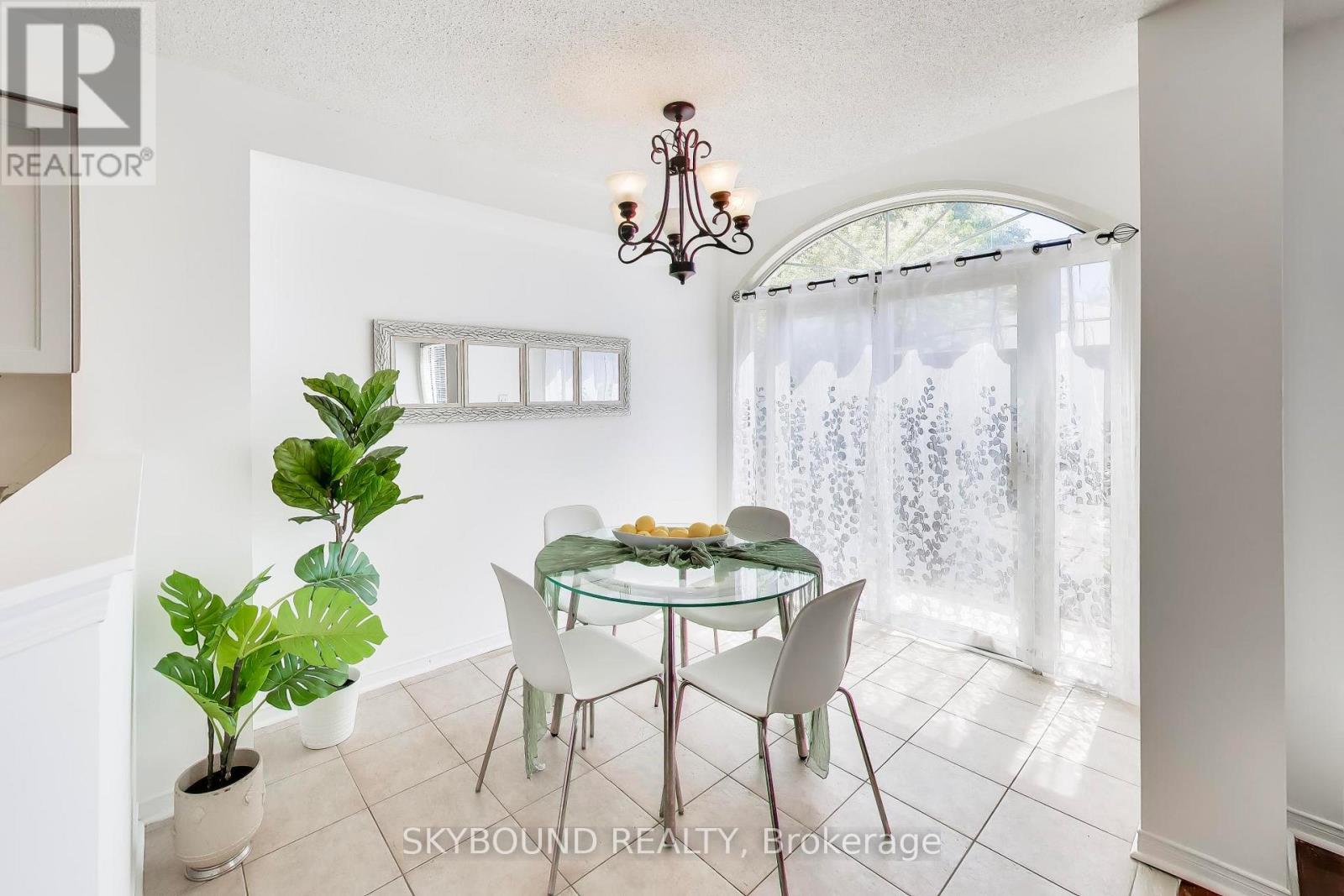 3890 Mcdowell Drive, Mississauga, Ontario  L5M 6P2 - Photo 8 - W13448446
