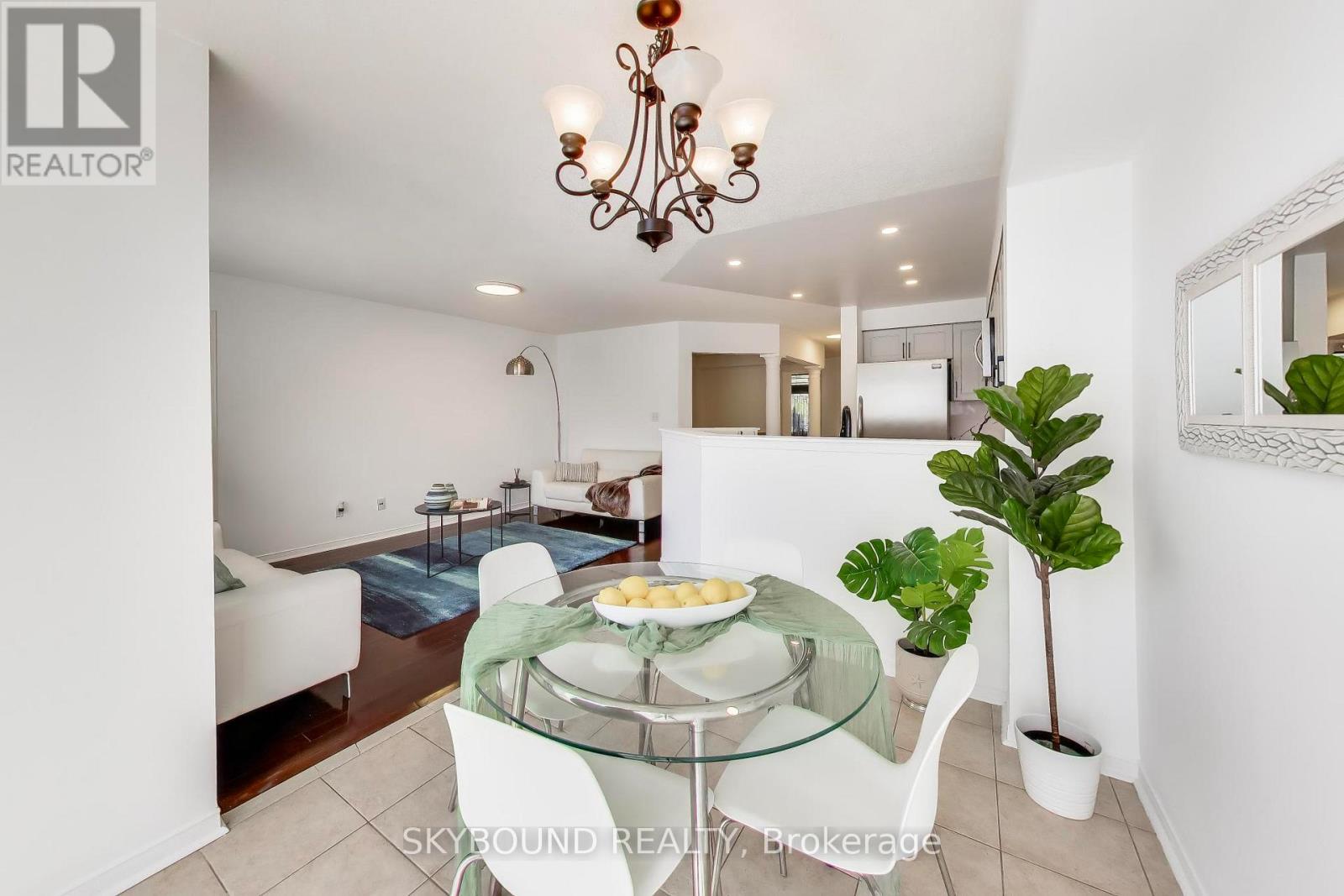 3890 Mcdowell Drive, Mississauga, Ontario  L5M 6P2 - Photo 9 - W13448446
