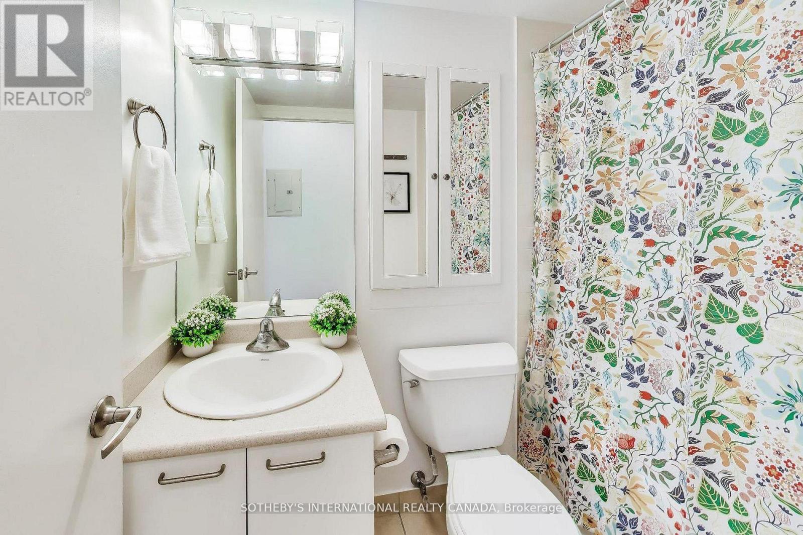 2002 - 22 Wellesley Street E, Toronto, Ontario  M4Y 1G3 - Photo 10 - C13447720