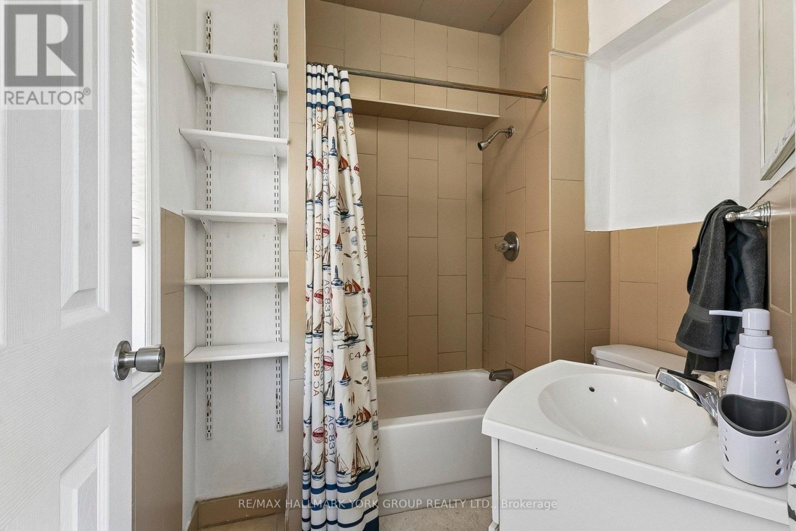Main Fl - 472 Winona Drive, Toronto, Ontario M6C 3T7 - Photo 16 - C13079200