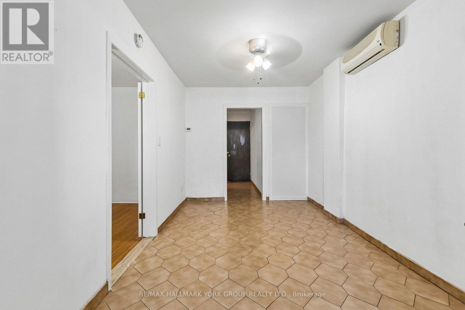 Main Fl - 472 Winona Drive, Toronto, Ontario M6C 3T7 - Photo 4 - C13079200