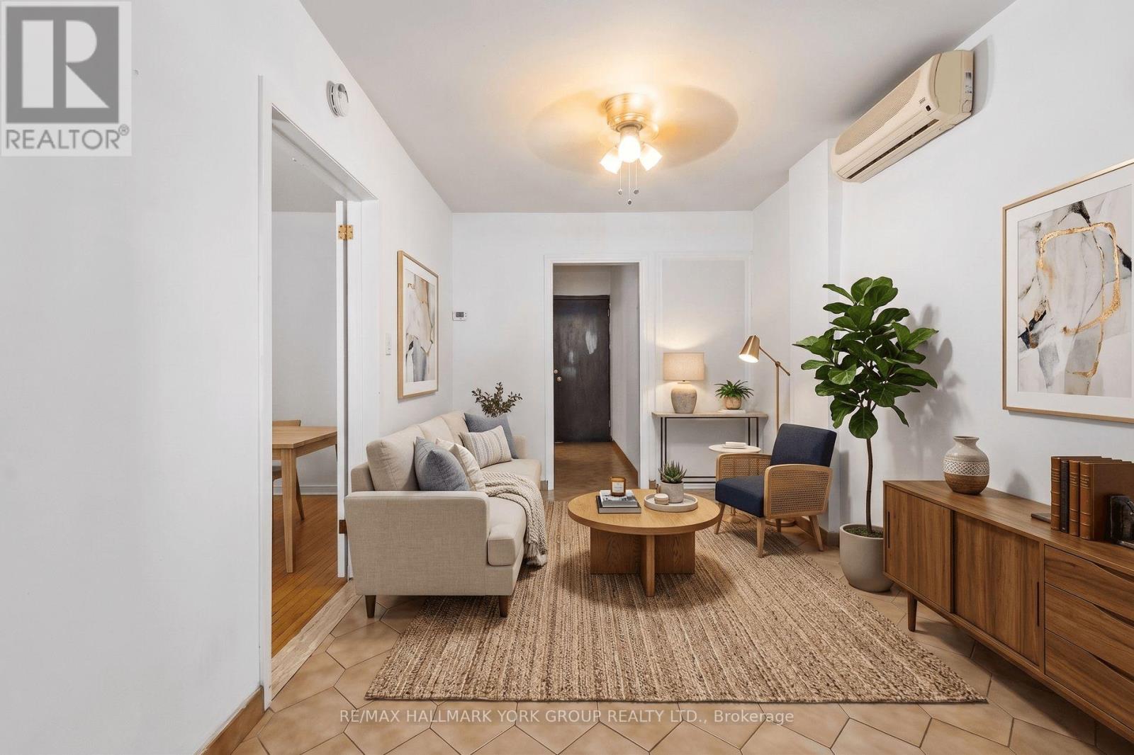 Main Fl - 472 Winona Drive, Toronto, Ontario M6C 3T7 - Photo 3 - C13079200