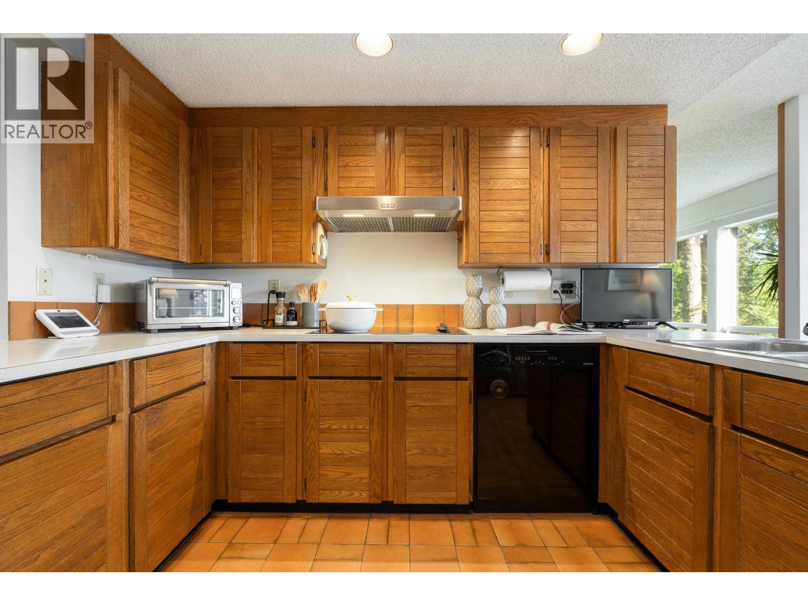 551 Palisade Drive, North Vancouver, British Columbia  V7R 2H9 - Photo 13 - R3136228