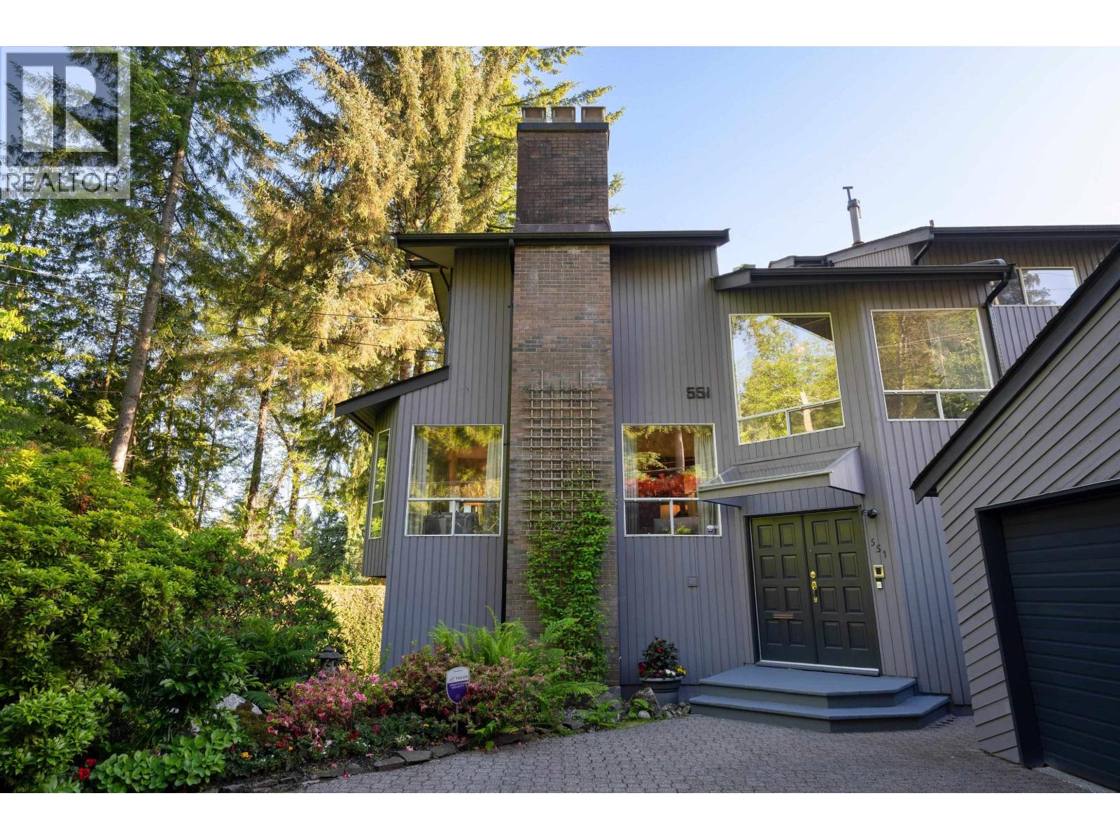 551 Palisade Drive, North Vancouver, British Columbia  V7R 2H9 - Photo 4 - R3136228