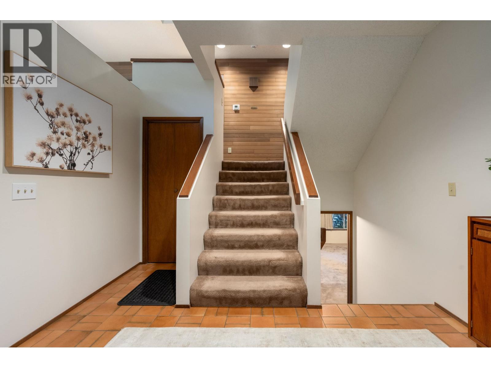 551 Palisade Drive, North Vancouver, British Columbia  V7R 2H9 - Photo 6 - R3136228