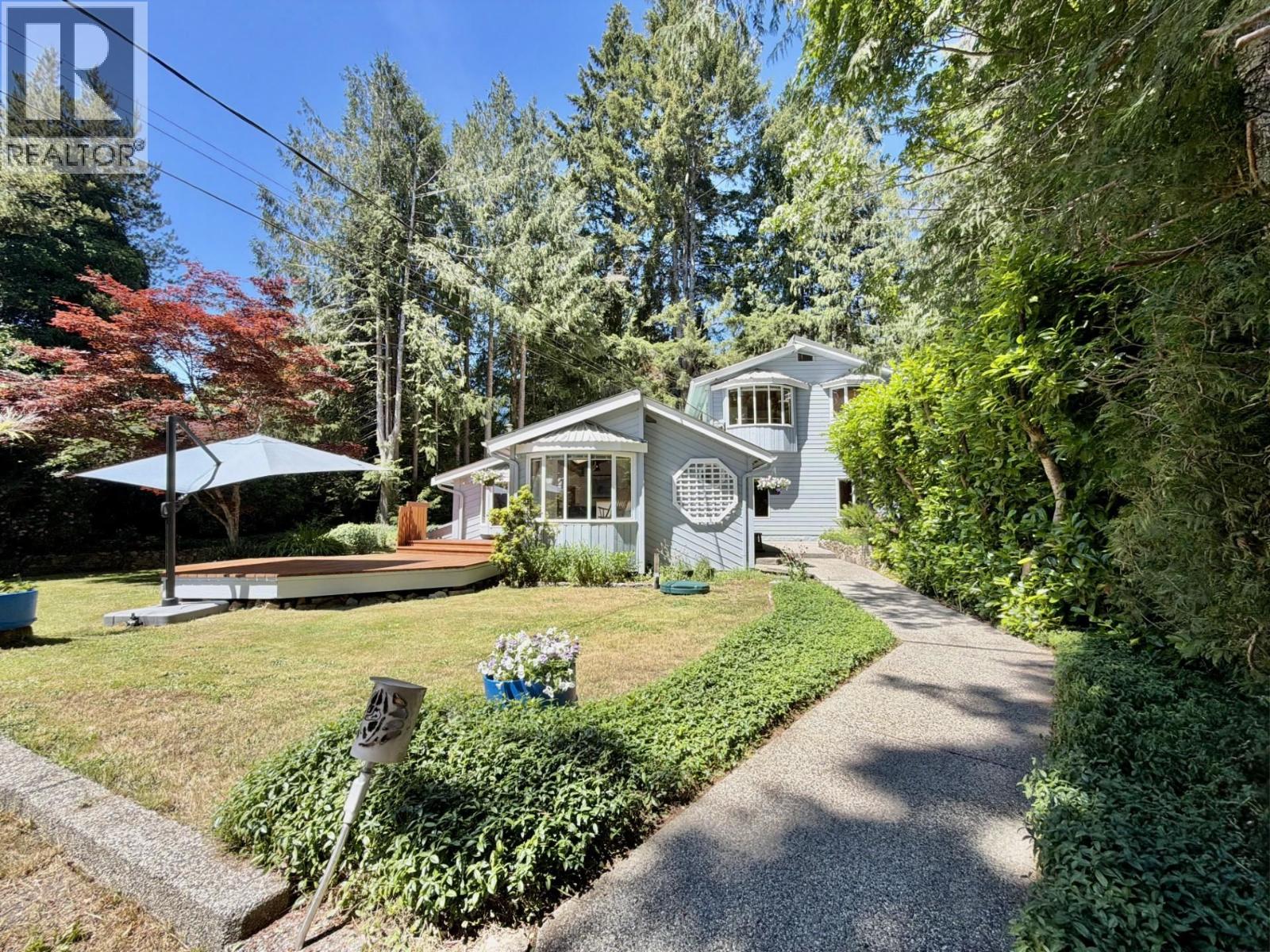 3658 BEACH AVENUE, roberts creek, British Columbia