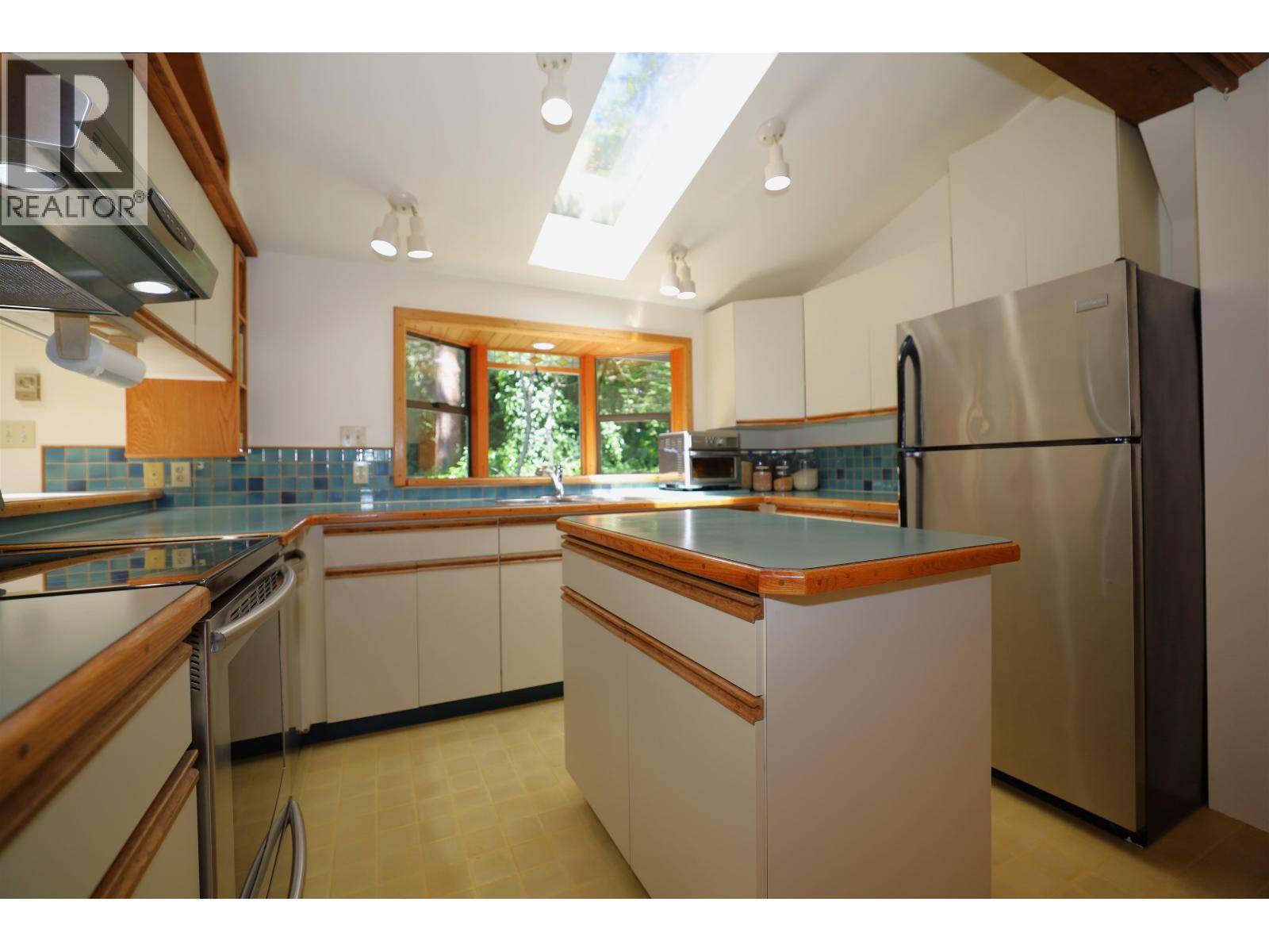 3658 Beach Avenue, Roberts Creek, British Columbia  V0N 2W2 - Photo 15 - R3136256