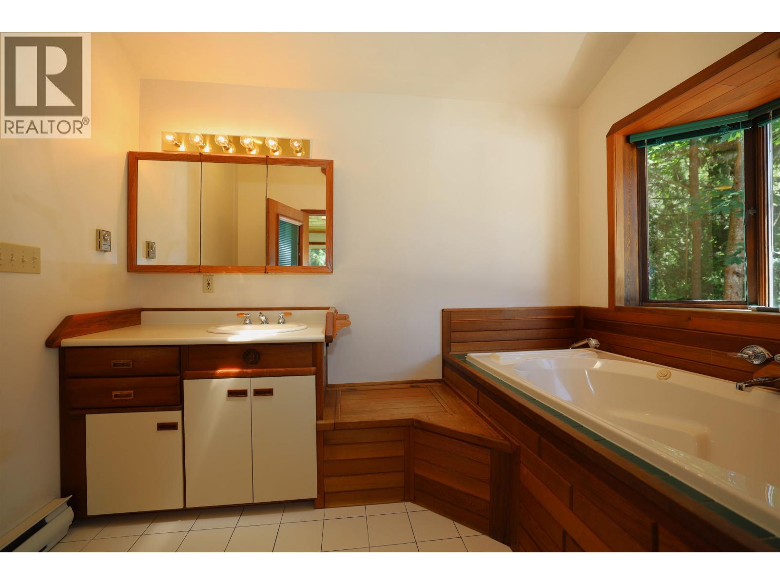 3658 Beach Avenue, Roberts Creek, British Columbia  V0N 2W2 - Photo 34 - R3136256