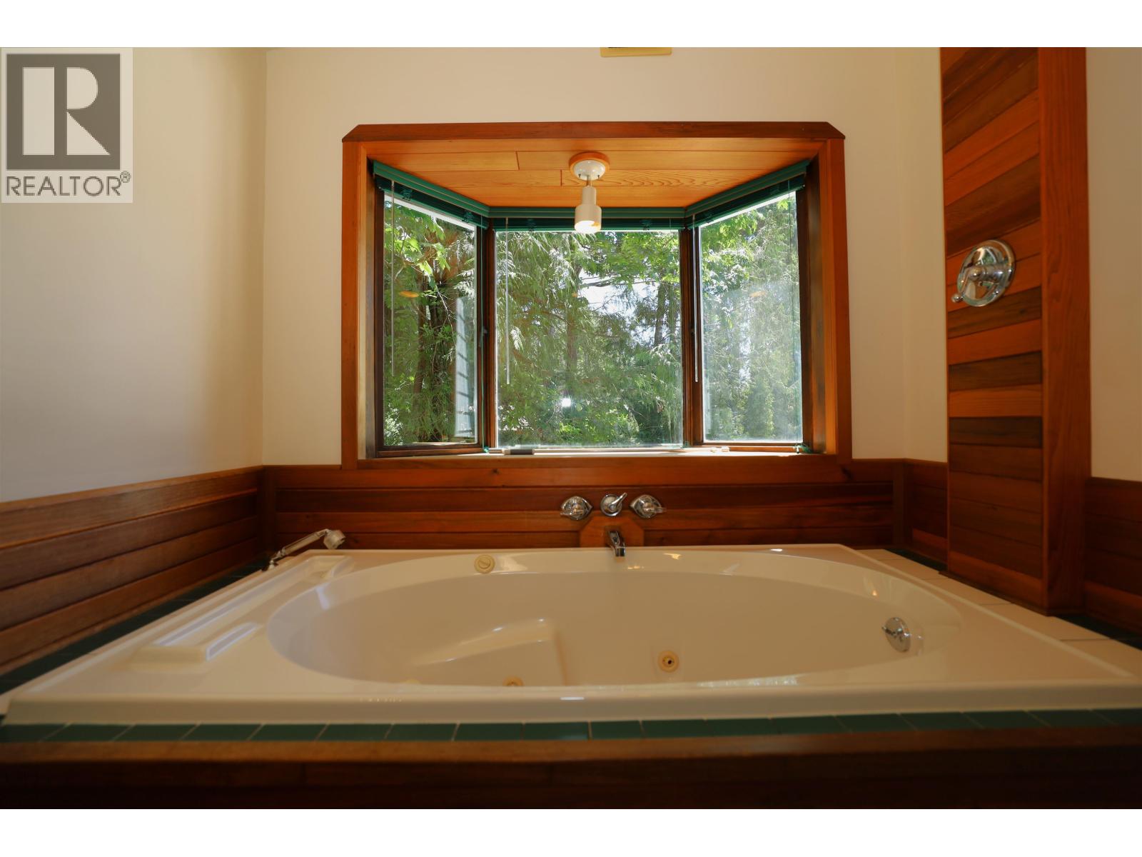 3658 Beach Avenue, Roberts Creek, British Columbia  V0N 2W2 - Photo 35 - R3136256