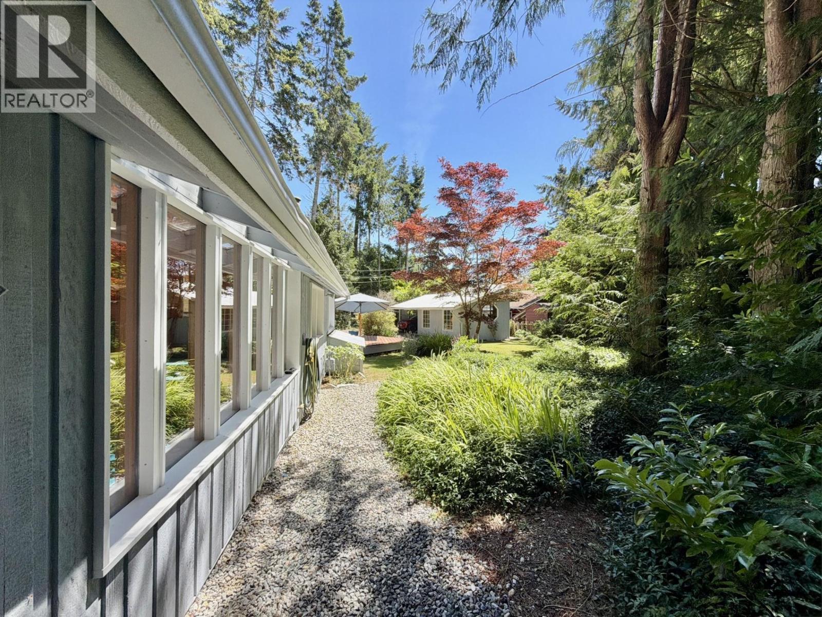 3658 Beach Avenue, Roberts Creek, British Columbia  V0N 2W2 - Photo 7 - R3136256