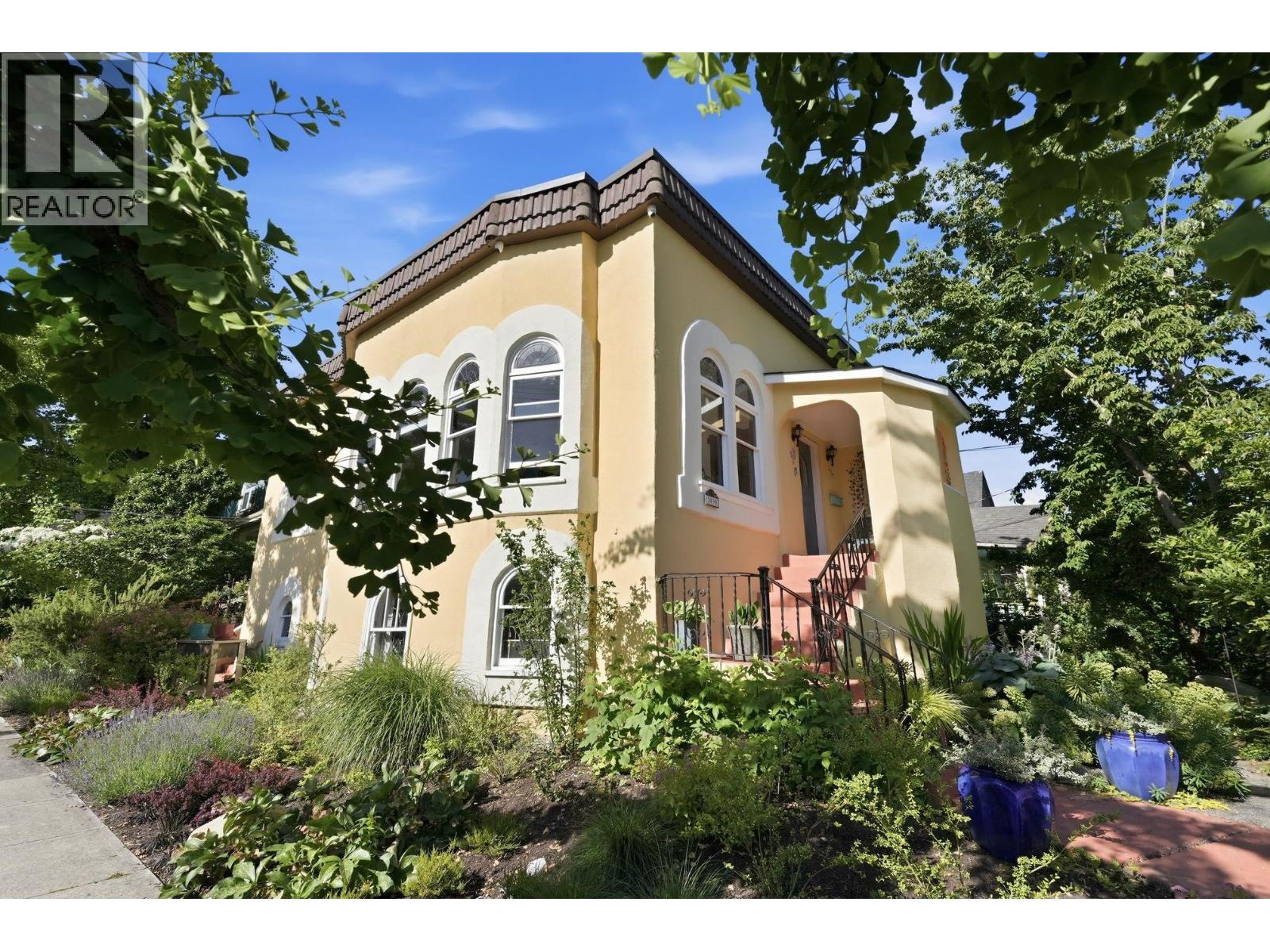 2090 TURNER STREET, vancouver, British Columbia