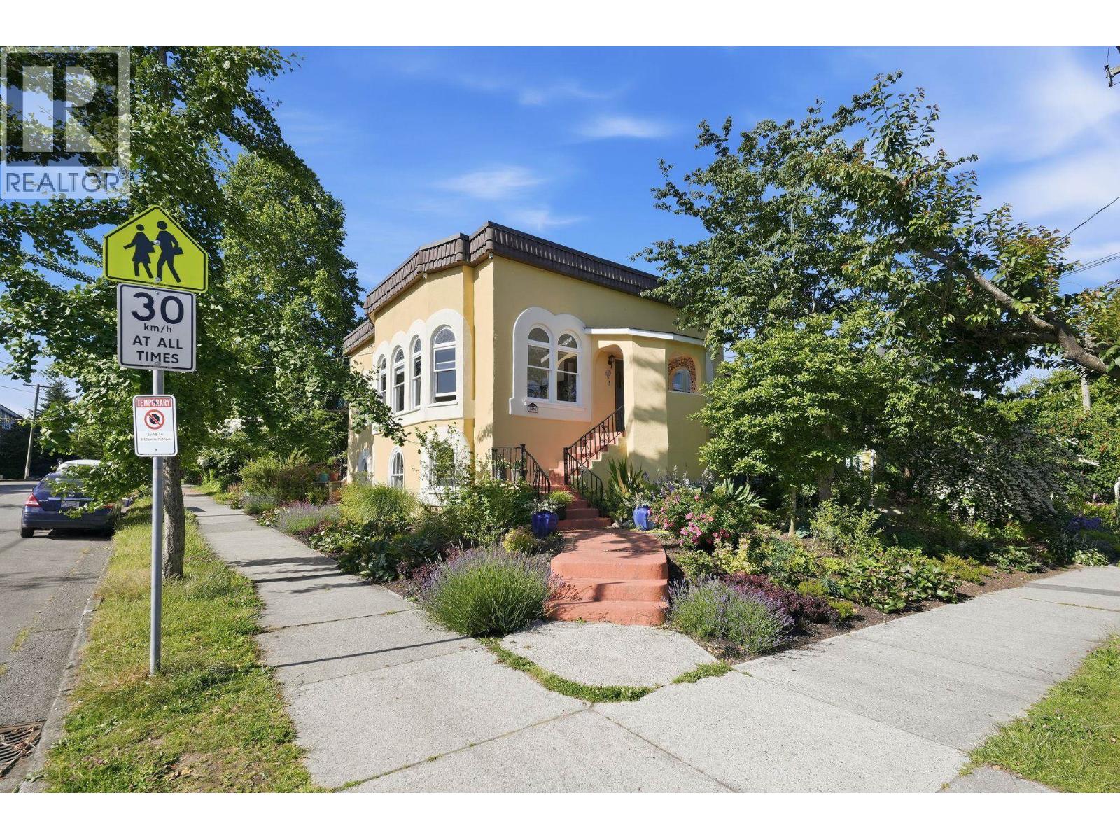 2090 Turner Street, Vancouver, British Columbia  V5L 2A3 - Photo 2 - R3136259