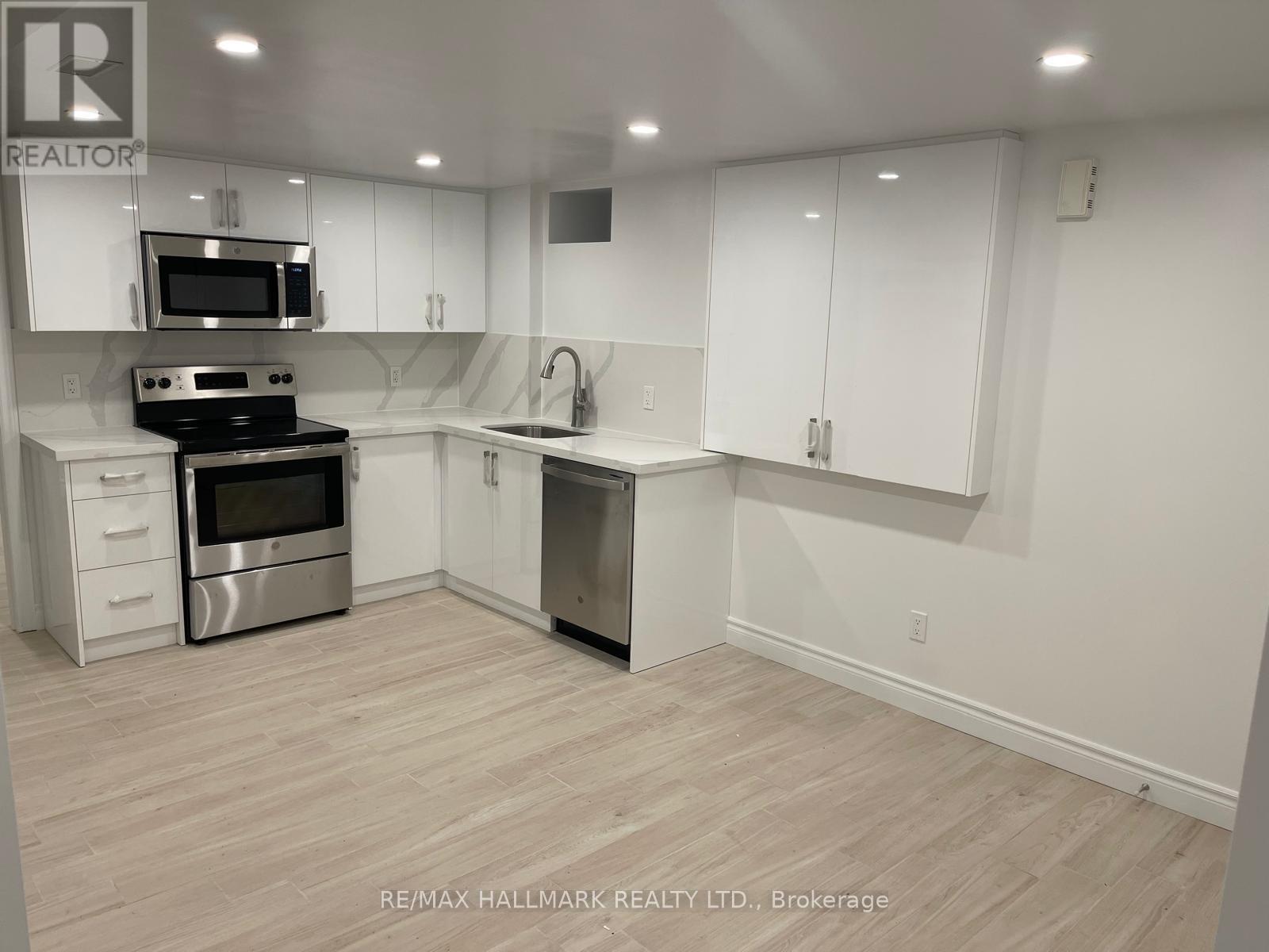 Lower - 61 Cecil Street, Toronto, Ontario M5T 1N5 - Photo 2 - C13448500
