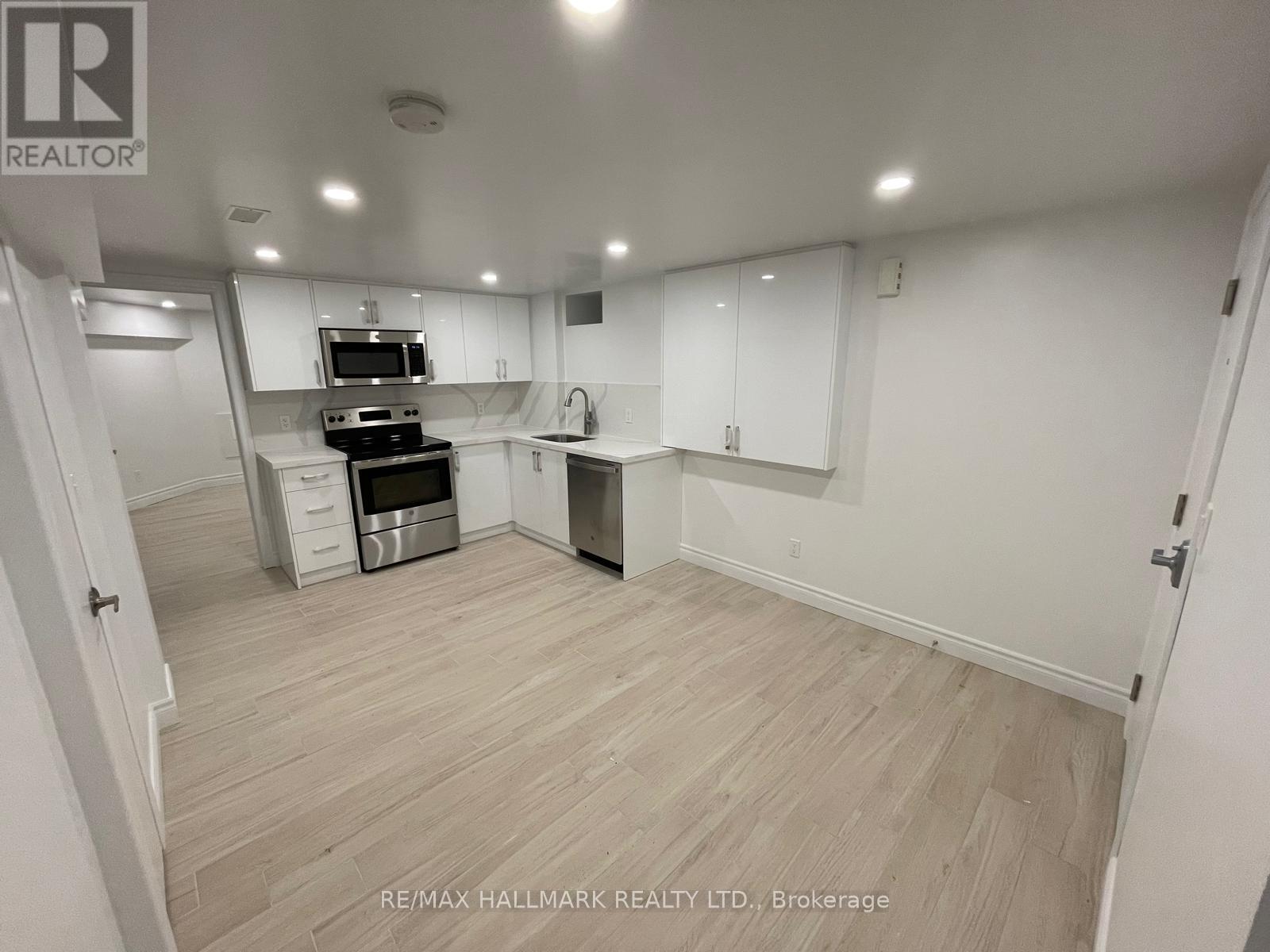 Lower - 61 Cecil Street, Toronto, Ontario M5T 1N5 - Photo 4 - C13448500