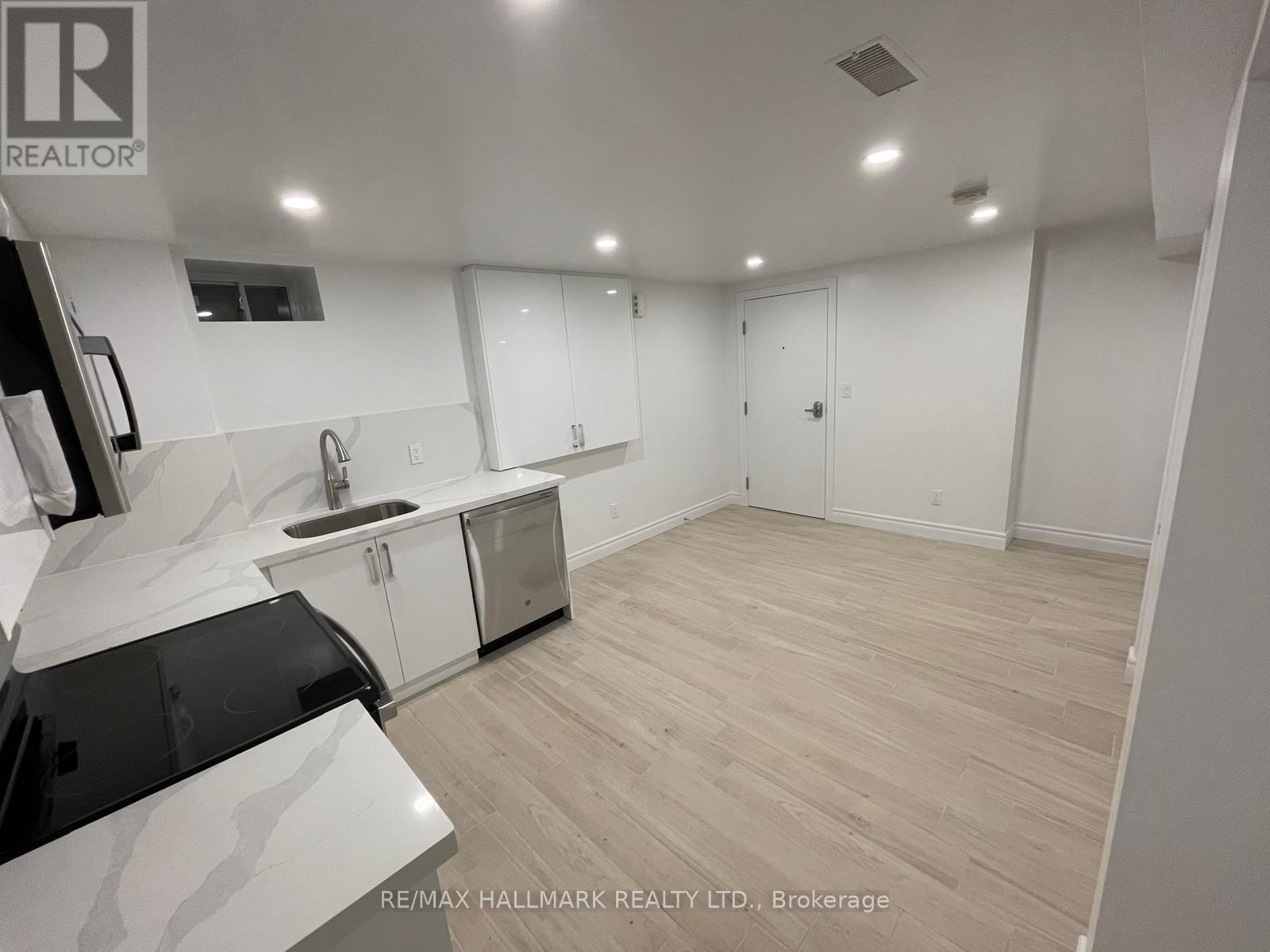 Lower - 61 Cecil Street, Toronto, Ontario M5T 1N5 - Photo 5 - C13448500