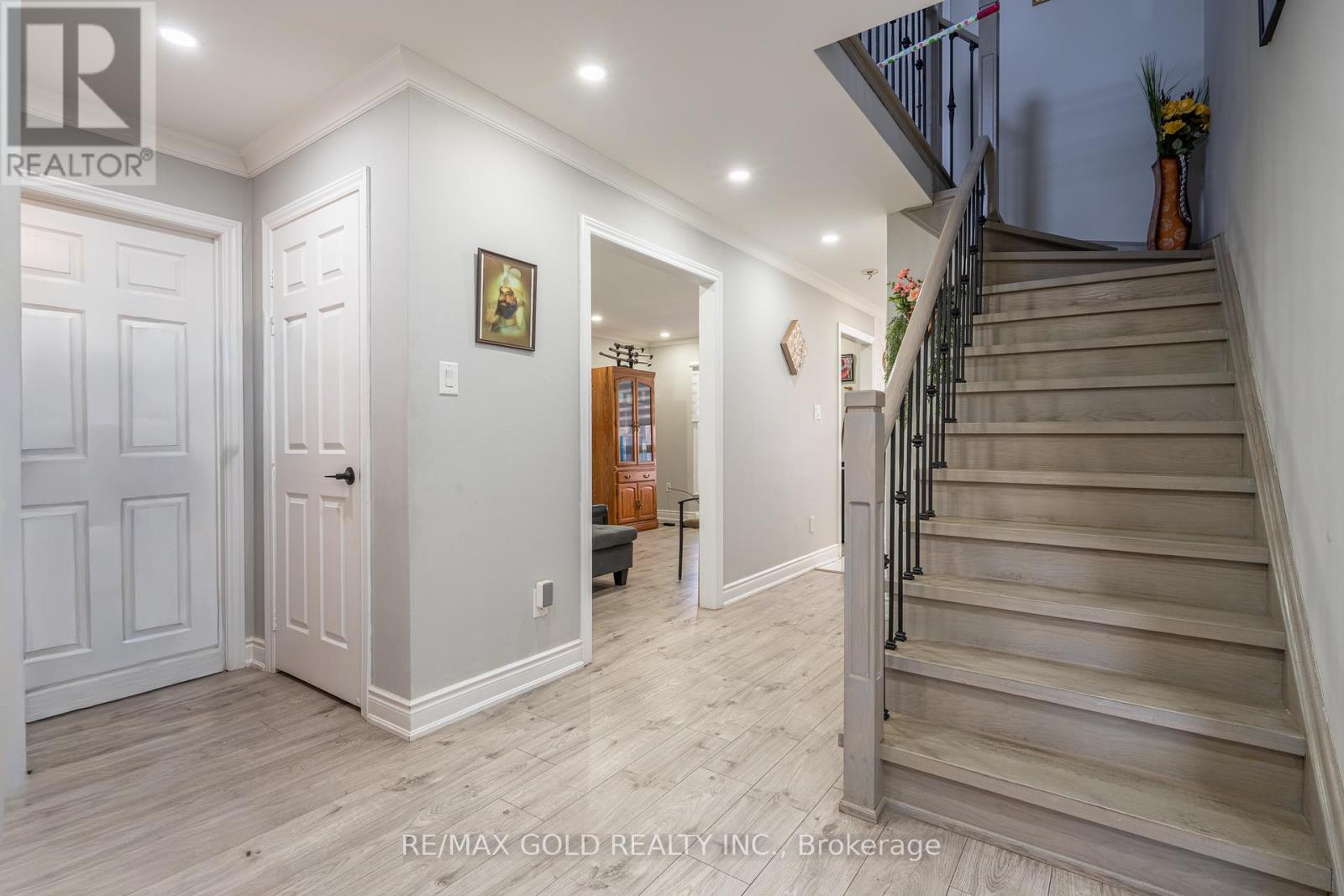 103 Lord Simcoe Drive, Brampton, Ontario  L6S 5H4 - Photo 5 - W13448518