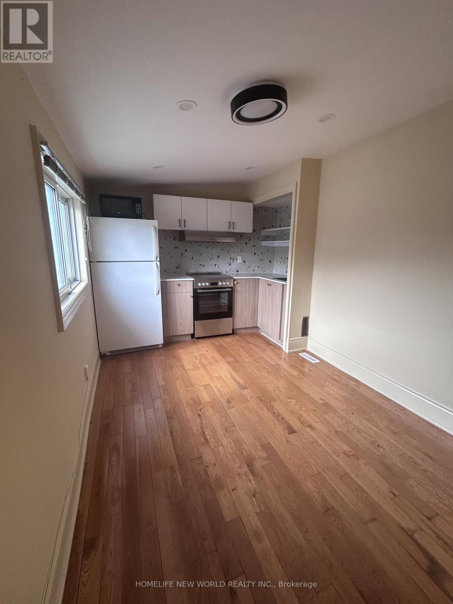 Upper - 11 Humber Boulevard, Toronto, Ontario  M6N 2H7 - Photo 10 - W13448536
