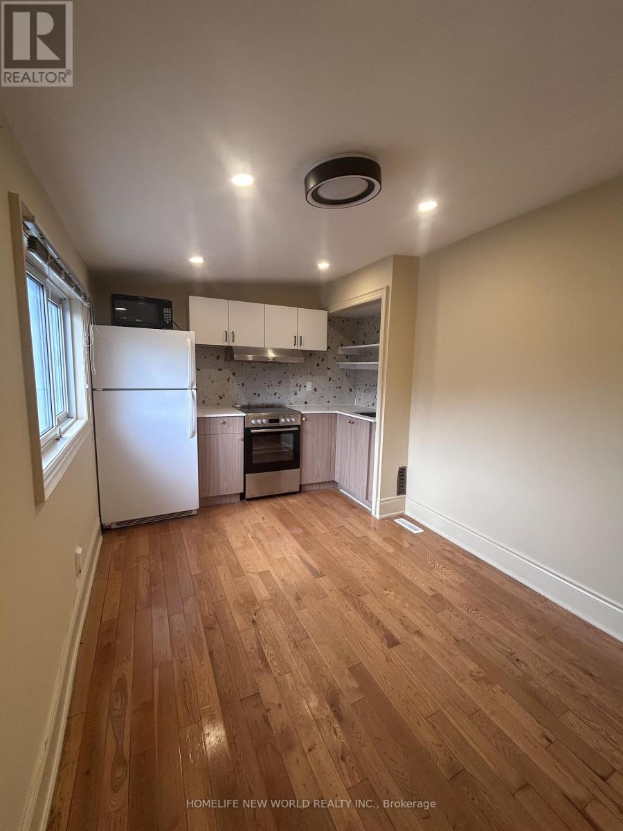 Upper - 11 Humber Boulevard, Toronto, Ontario  M6N 2H7 - Photo 11 - W13448536