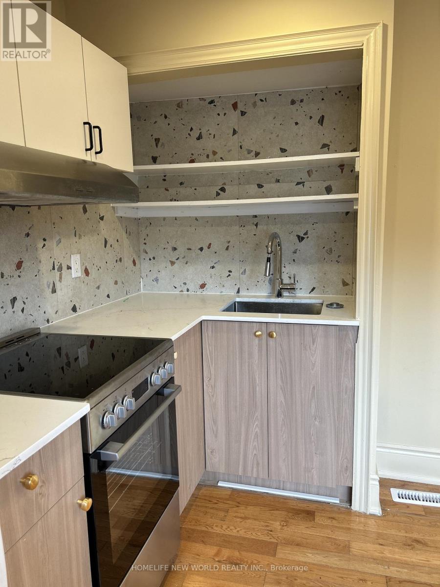 Upper - 11 Humber Boulevard, Toronto, Ontario  M6N 2H7 - Photo 19 - W13448536