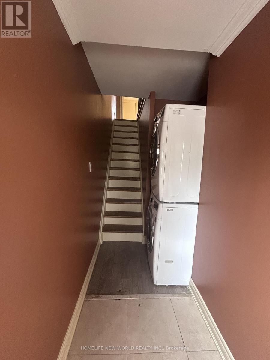 Upper - 11 Humber Boulevard, Toronto, Ontario  M6N 2H7 - Photo 5 - W13448536