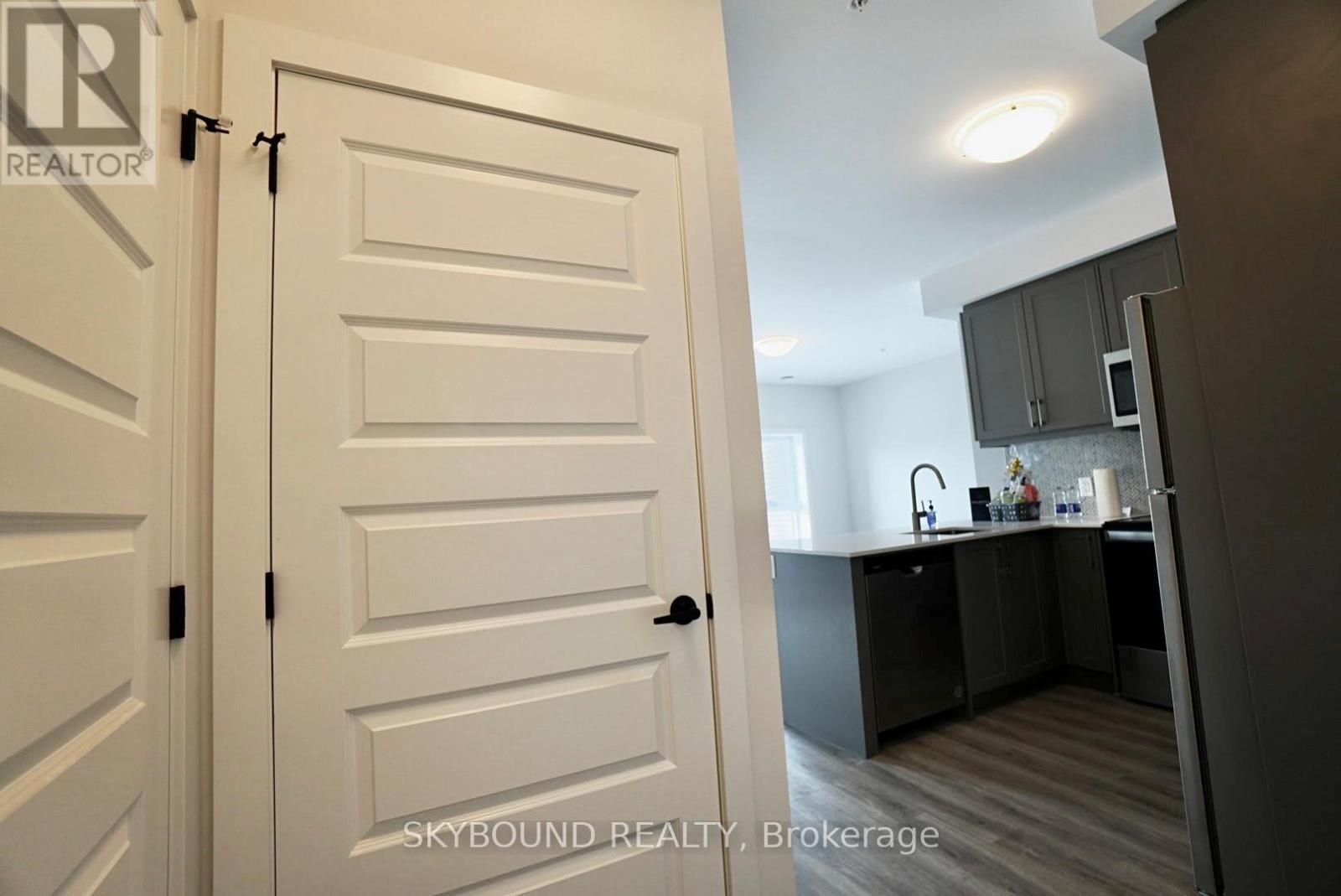 0411 - 1000 Lackner Place, Kitchener, Ontario  N2A 0L9 - Photo 2 - X13448142