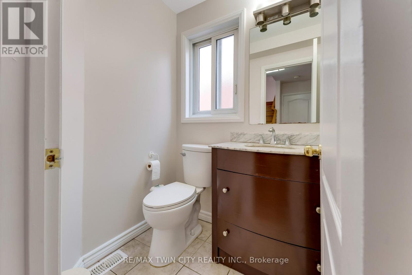 213 Grey Fox Drive, Kitchener, Ontario  N2E 3N7 - Photo 6 - X13448522