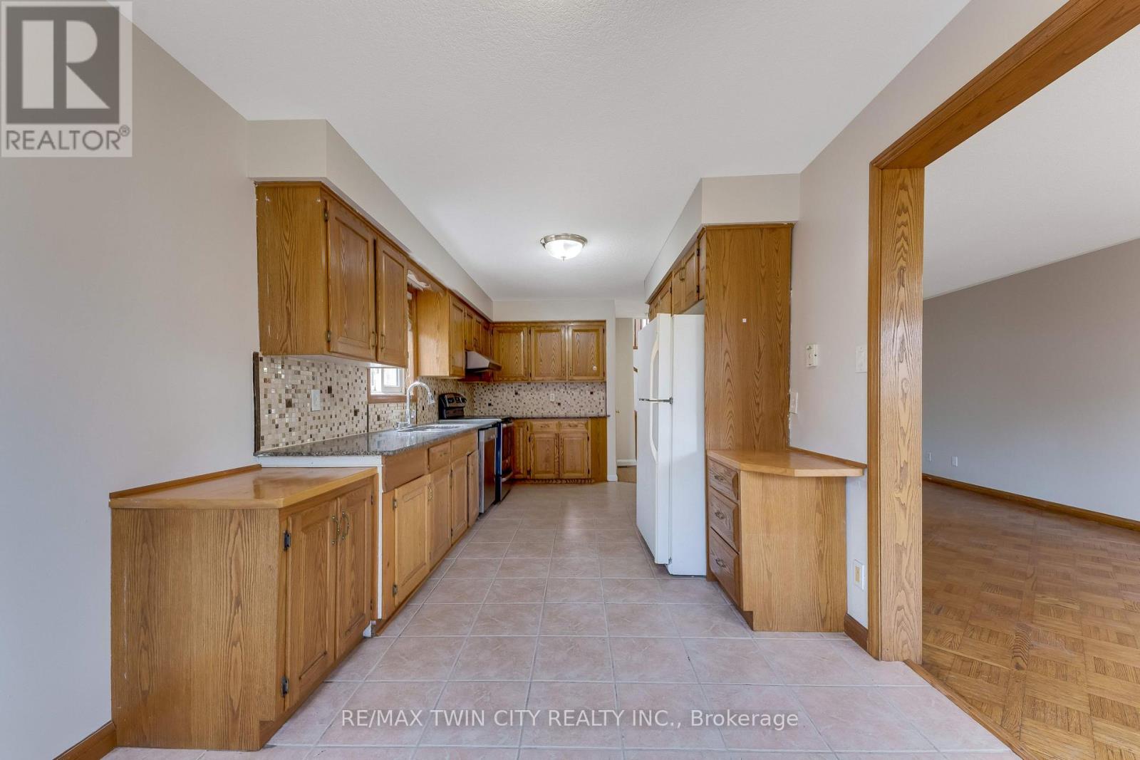 213 Grey Fox Drive, Kitchener, Ontario  N2E 3N7 - Photo 8 - X13448522